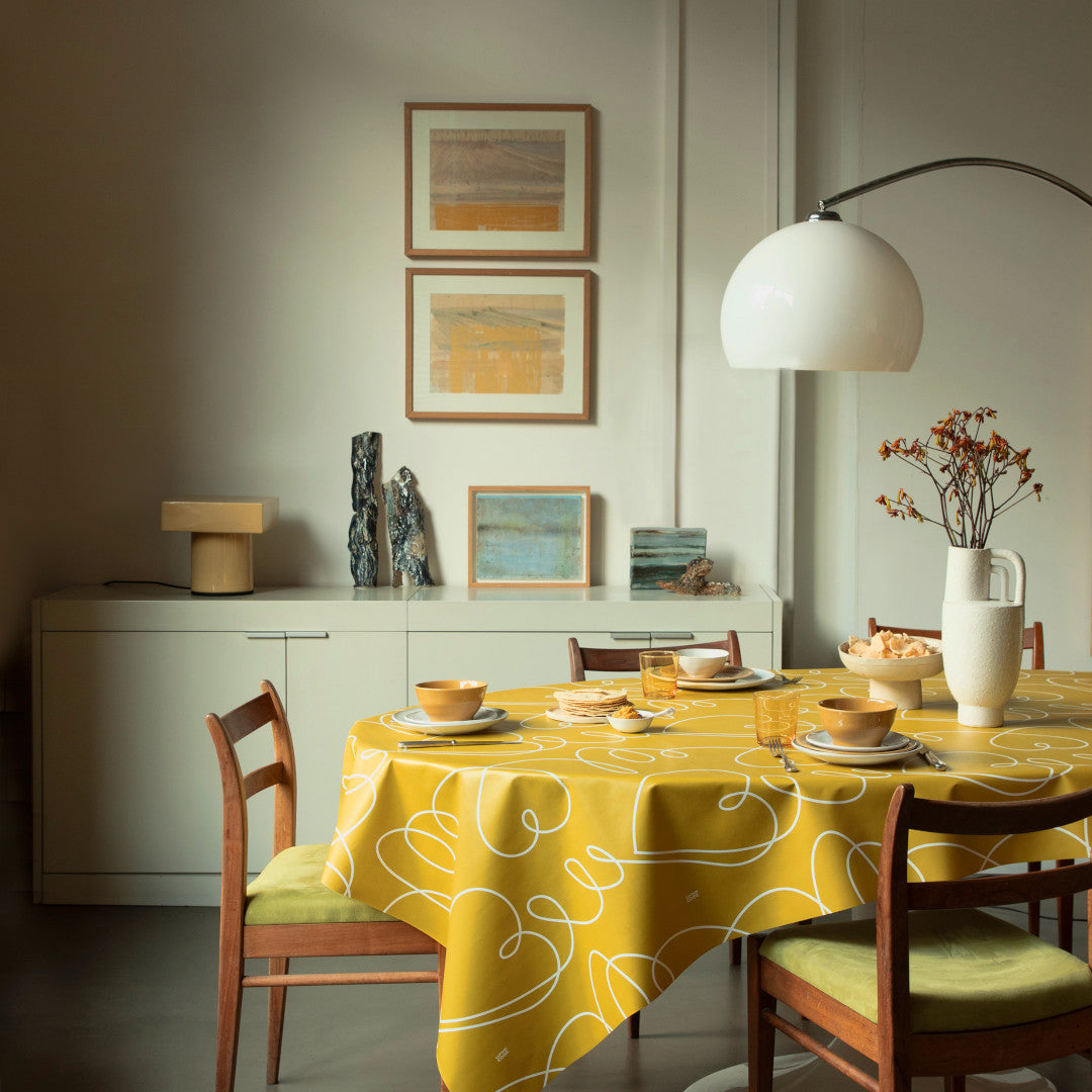 Beat It Tuscany – Captain Cook vaxduk med grafisk linjemönster miljö