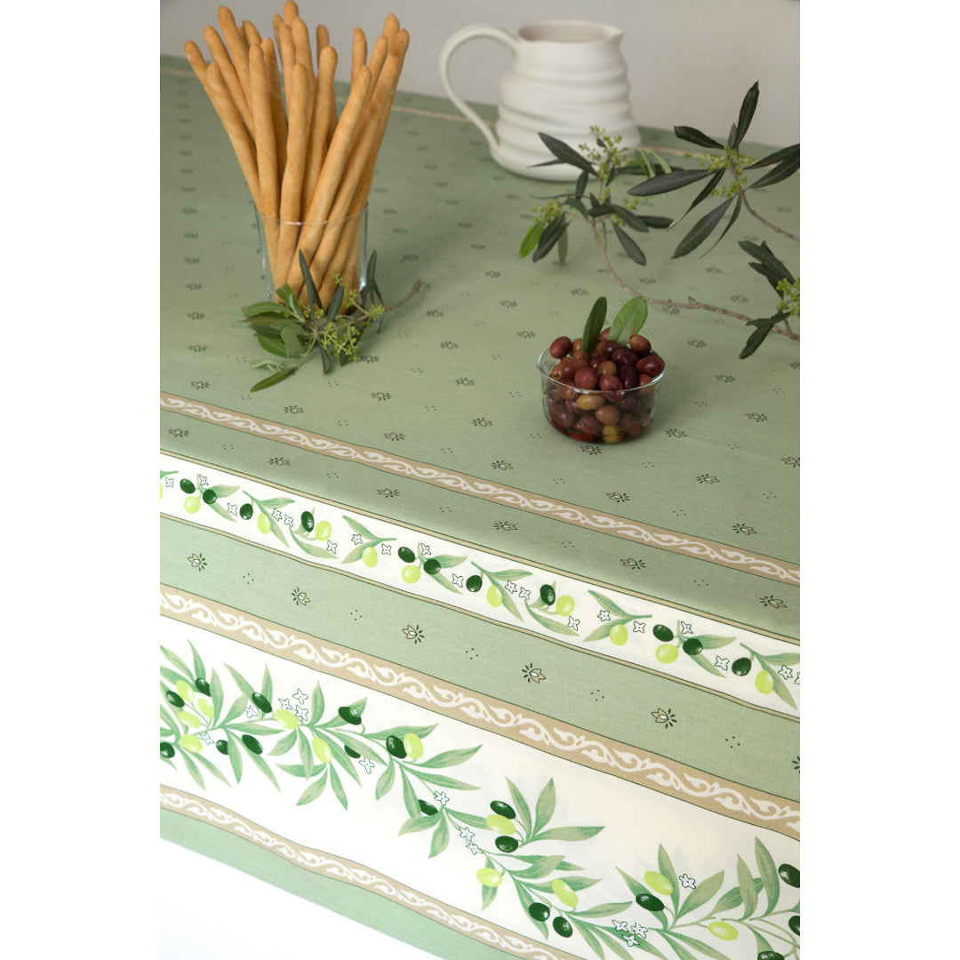 Ramatuelle Grön - Rektangulär akrylbelagd provenceduk 150 x 250, miljö