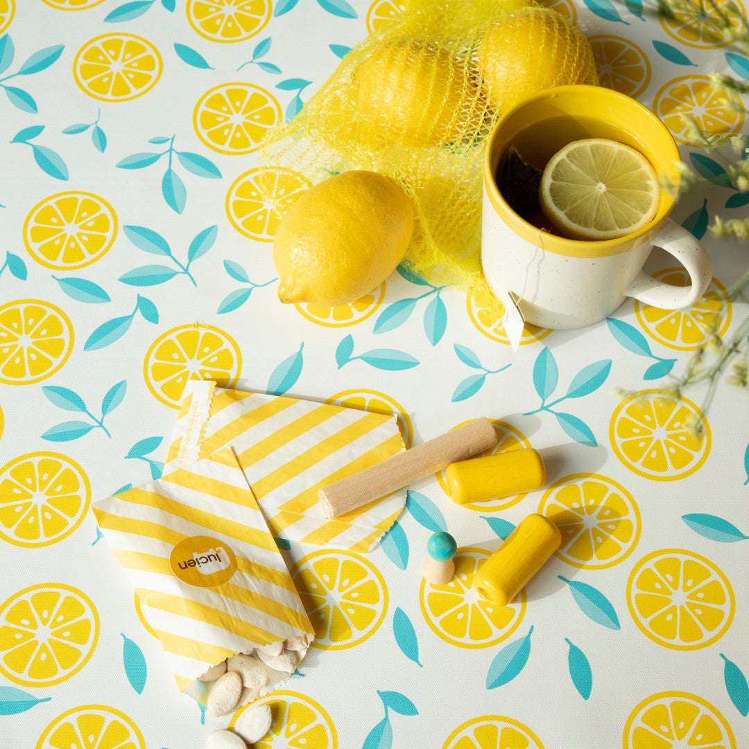 Slice Me Up Limonata – Captain Cook vaxduk med grafiskt citrusmönster närbild