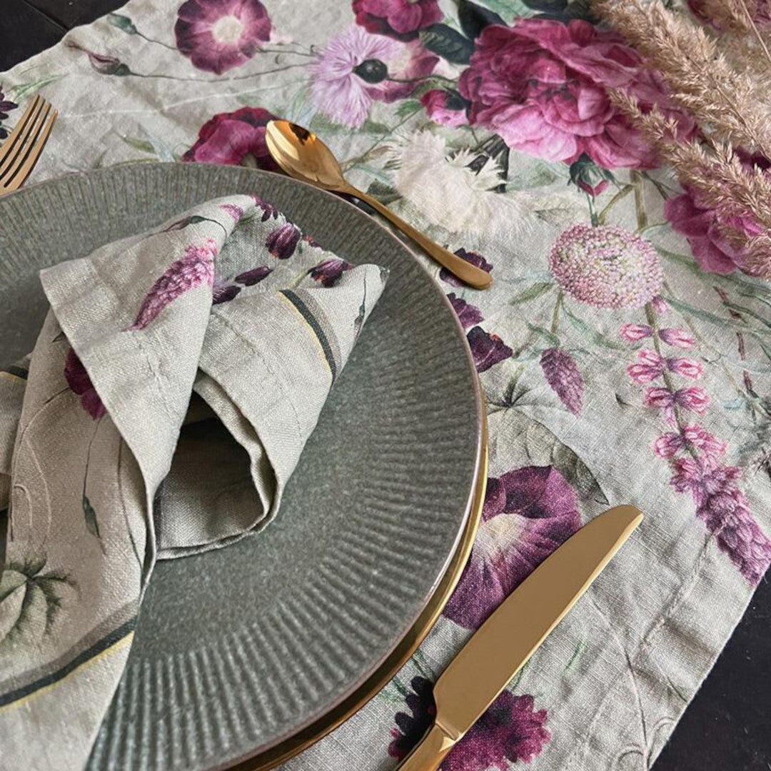 Bordslöpare i linne Blossom Garden – Jim Lyngvild, närbild 1