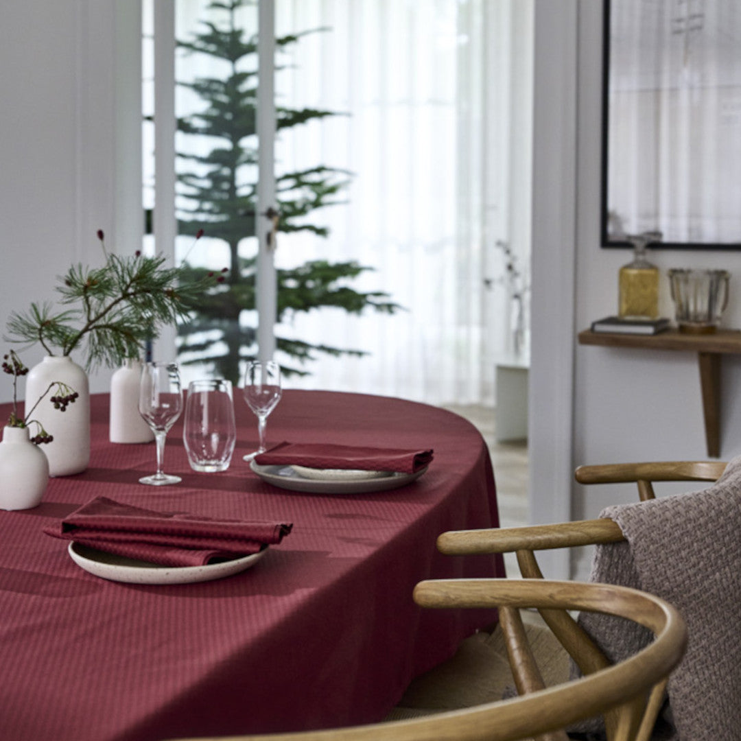 Compliments Damastduk Tile, Wine Red - 150 x 350 cm
