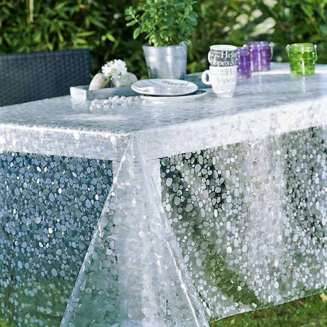 Genomskinlig duk i klar plast. Cristal Stones