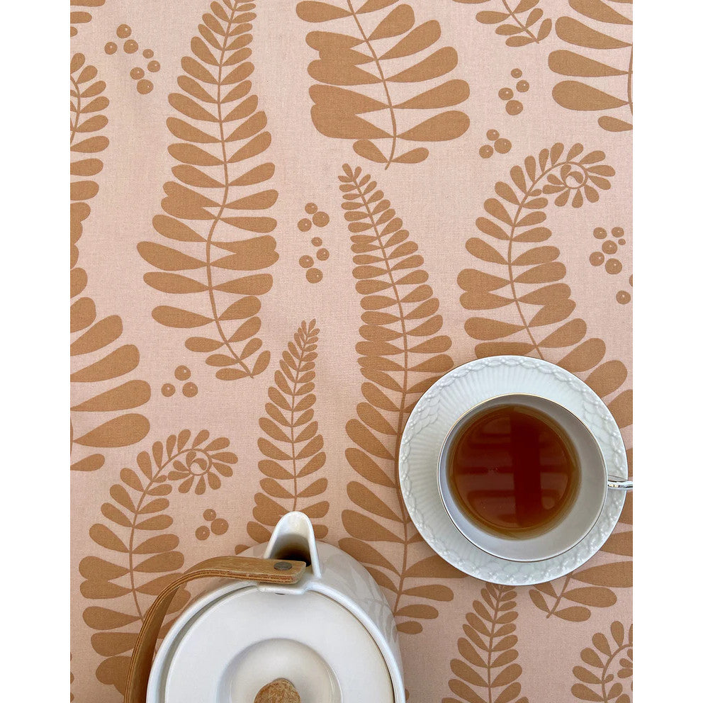 Fern Sweet Almond - Notes by Susanne Schjerning - textilvaxduk med glidskydd