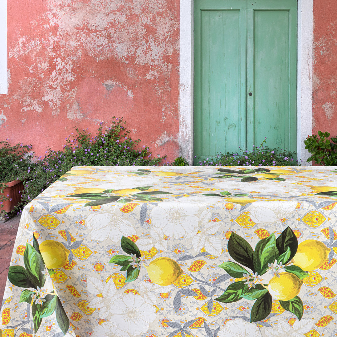 Lemon Siena – Vaxduk med citroner och italienskt mönster på bordet