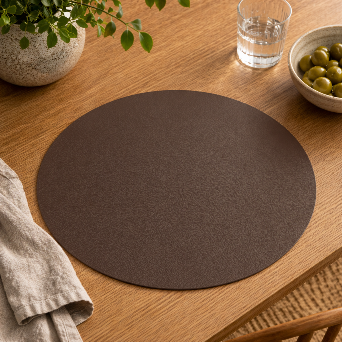 Moon rund bordstablett i konstläder – Moka/Copper – Ø38 cm, mokka