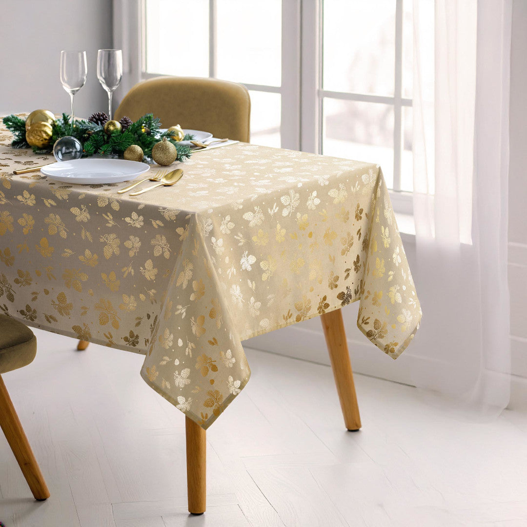 Pom de Pin Guld – Julduk med fläckavvisande behandling 150 x 240 cm