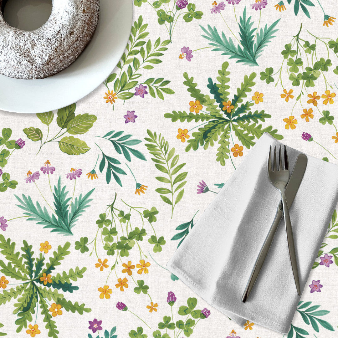 Vildklöver - Vaxduk med blommor och örter, på dukat bord