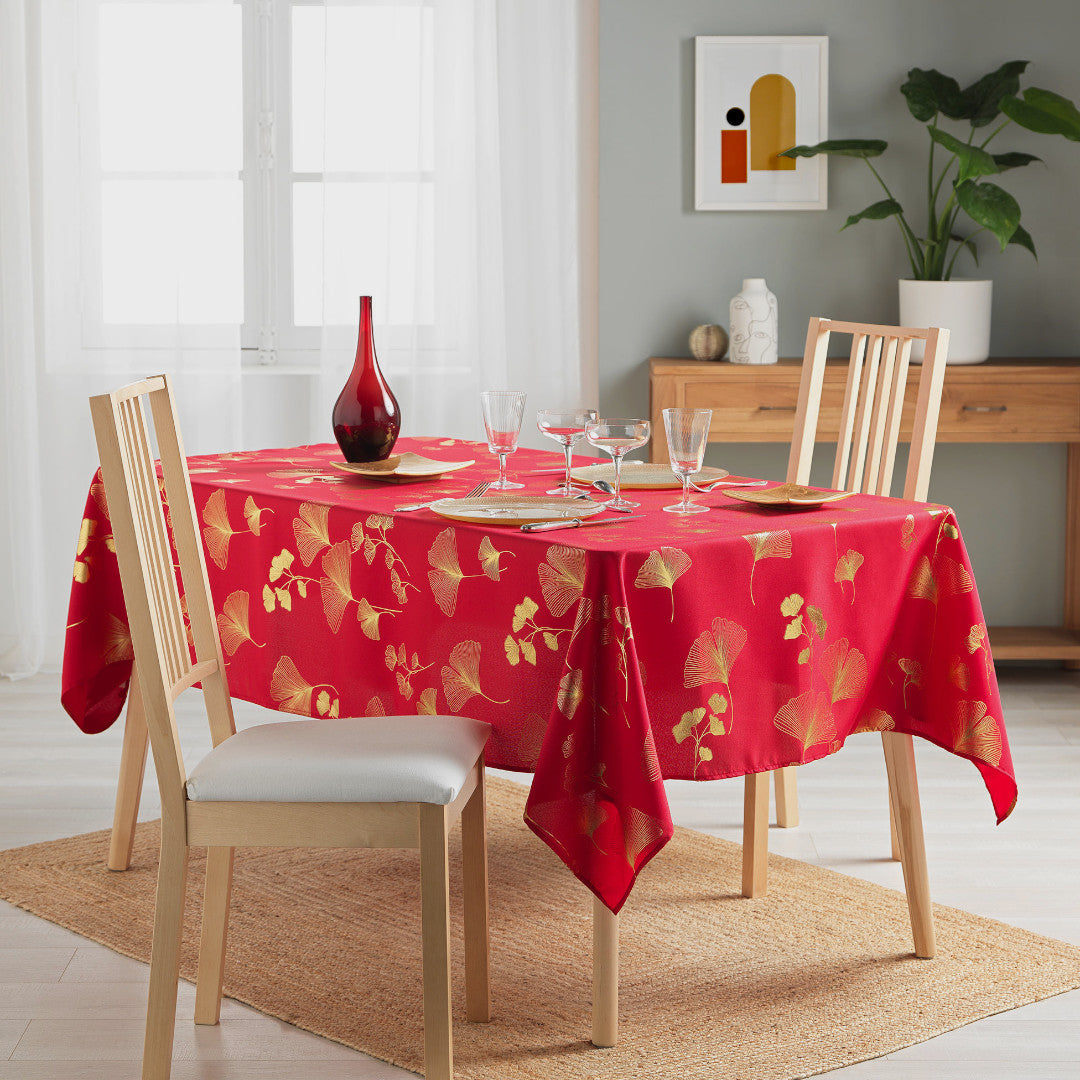 Bloomy Metallic Print - Röd/Guld - Julbordsduk med fläckskydd, 150 x 300 cm