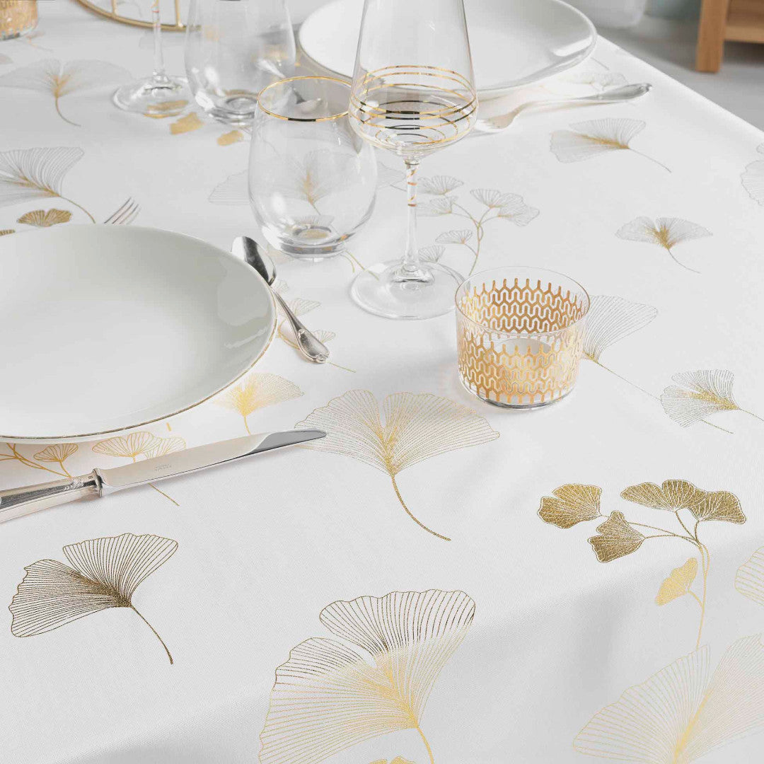 Bloomy Metallic Print - White/Gold - Julduk med fläckskydd, 150 x 300 cm