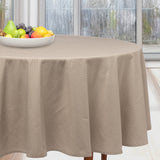Dotea Beige – Rund damastduk med prickar, Ø 200 cm, miljö