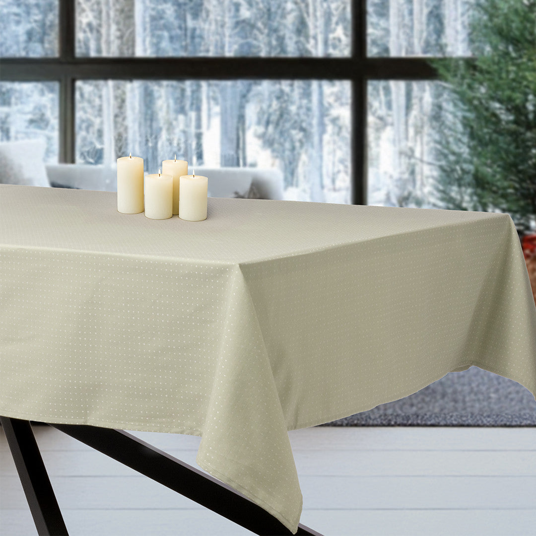 Dotea Sage – Damastduk med prickar, 160 x 370 cm, jul