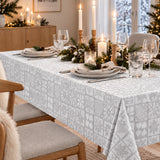 Nordfavn Christmas Carols Ljus Silver – Julvaxduk med nordiskt julmönster
