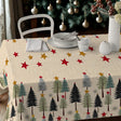 Nordfavn Joy – Jultextilduk med julgranar och stjärnor, miljöbild