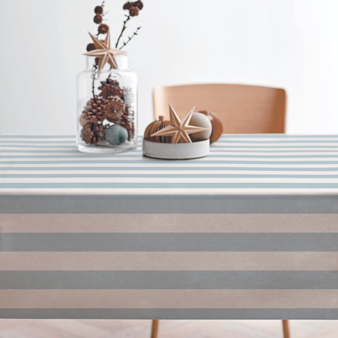 Parallel Linen Blue – Södahl textilvaxduk i 100 % bomull med glidskydd, miljöbild