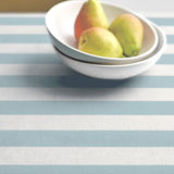 Parallel Linen Blue – Södahl textilvaxduk i 100 % bomull med glidskydd, närbild