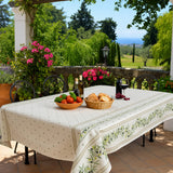 Ramatuelle Ecru – Rektangulär Provenceduk 155 x 250 cm i utomhusmiljö