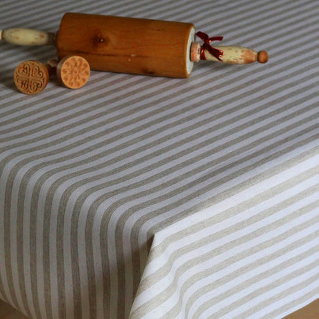Textilvaxduk i linnelook med randigt i ljus beige