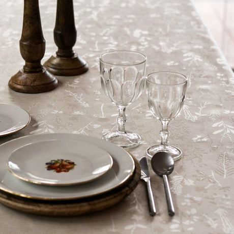 Lorrain Lino Beige, jacquardvävd textilvaxduk 160 cm bred