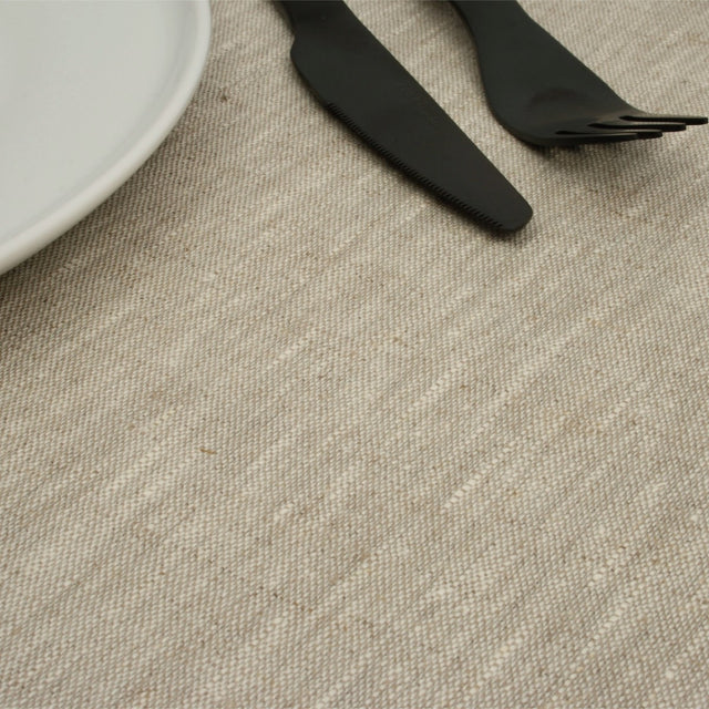 Ensfärgad Sand - textilvaxduk i 100% linne, 140 cm bred