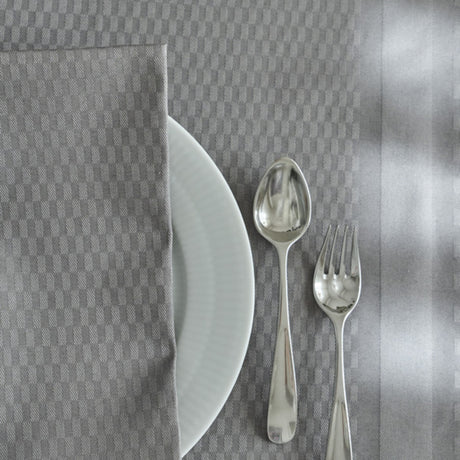 Compliments Damastduk Tile, Silver Grey - 150 x 350 cm, närbild