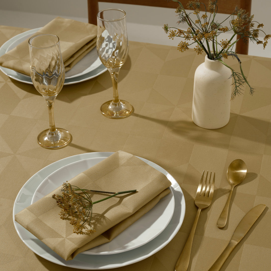 Compliments Wind Damastduk, Brass – 150 x 300 cm, närbild