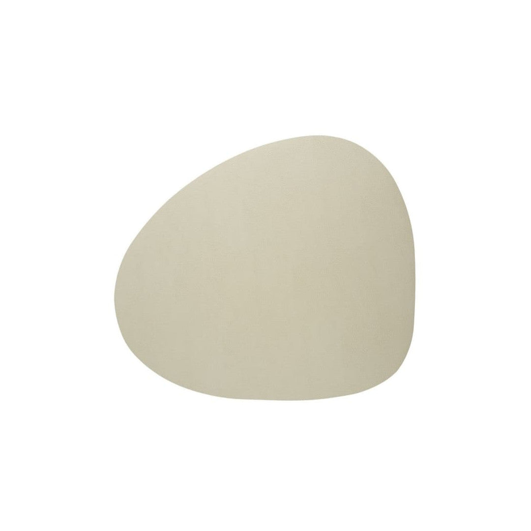 Bordstablett i återvunnet läder – Pebble Linnebeige 46 × 40 cm, modell