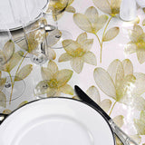 Närbild, Danela Gold - Transparent vaxduk, konturblommor och glittereffekt, rulle