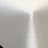 Diamond Linen White – Elegant duk med präglad linnelook