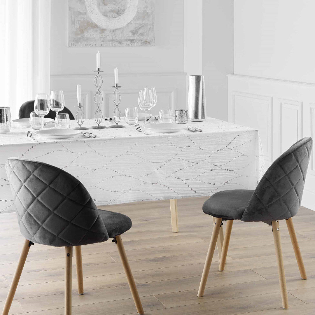 Firmament Metallic vit mikrofiberduk med fin silvermönster  fint dukadø
