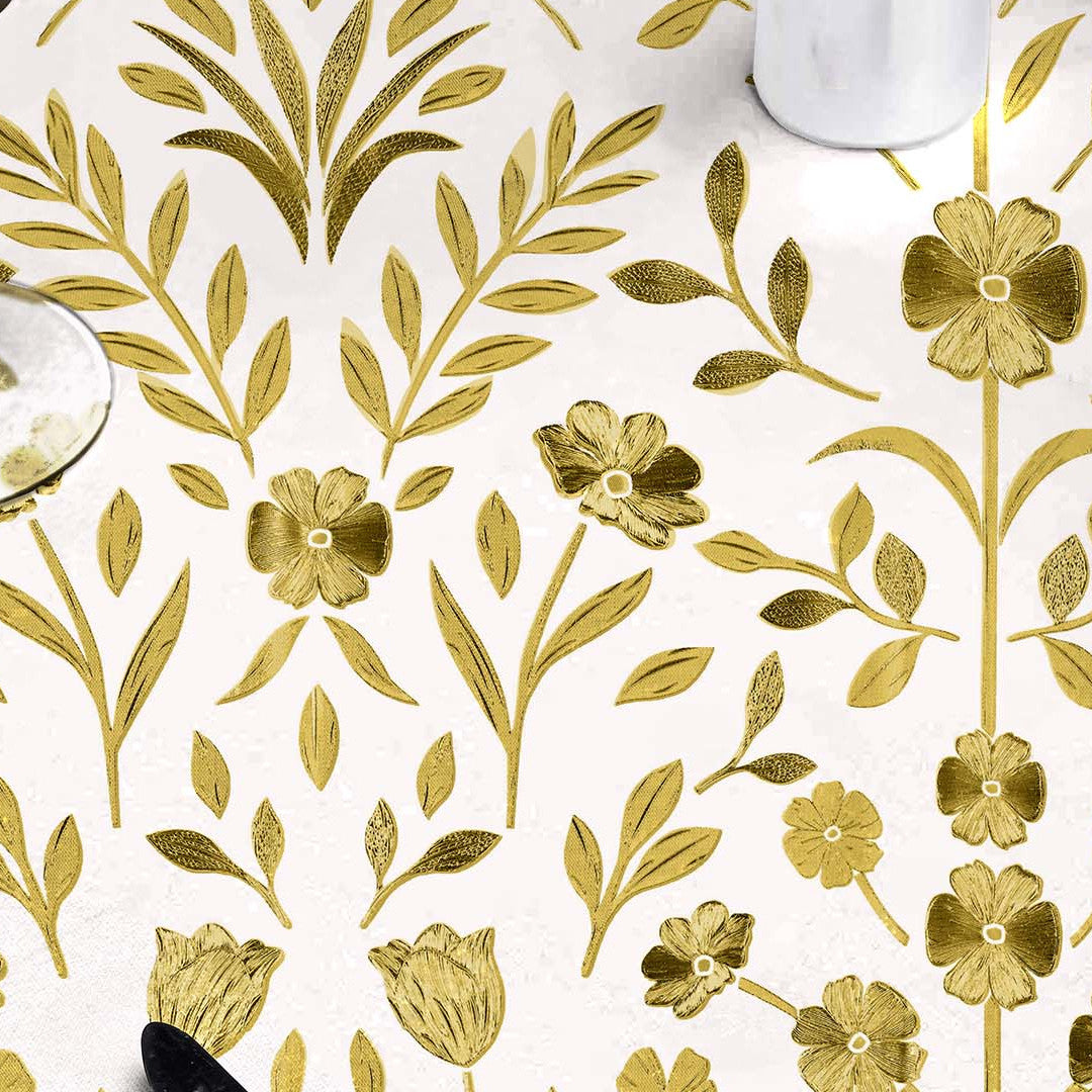 Närbild av Guldflor Elegance - Vaxduk med präglade guldblommor
