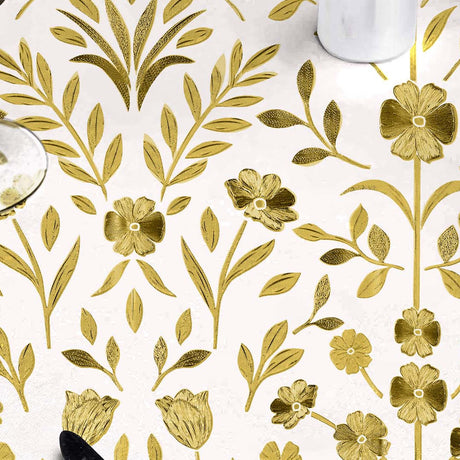 Närbild av Guldflor Elegance - Vaxduk med präglade guldblommor