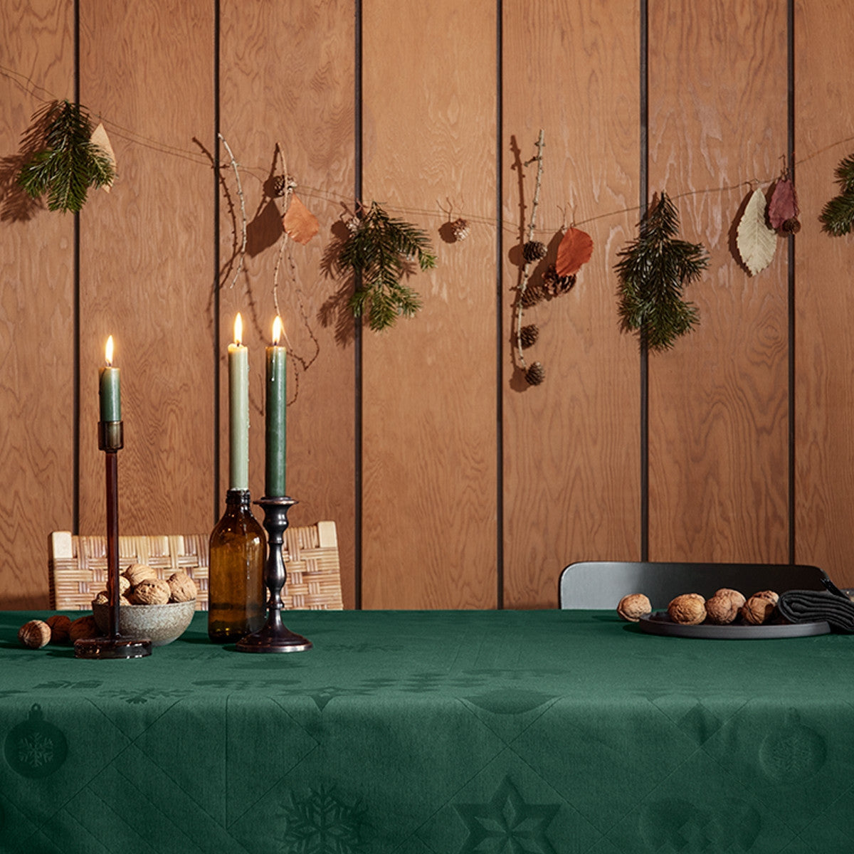 Rosendahl - Juna Julduk Natale, vacker damastduk i grönt - 150 cm x 270 cm