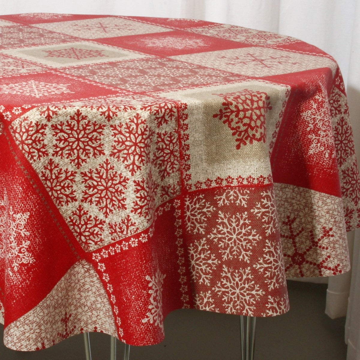 Juledug Frozen Röd, textilvaxduk 90% bomull/10% polyester - 150 cm bred