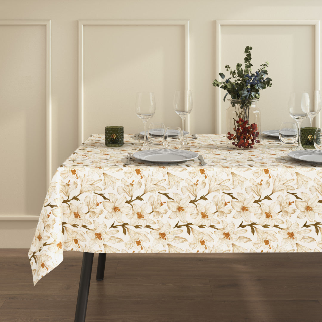 Miljöbild av Liljor vit/beige - textilduk med blommor och glidskydd