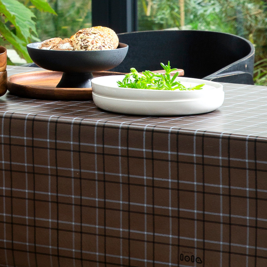 Check Pecan - Lola vaxduk med klassiskt rutigt design