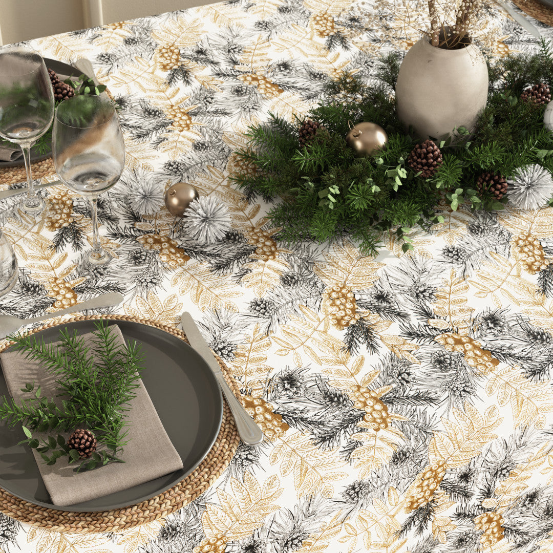 Nordisk jul - Guld och gran - Textilduk med gran och gyllene detaljer miljöbild