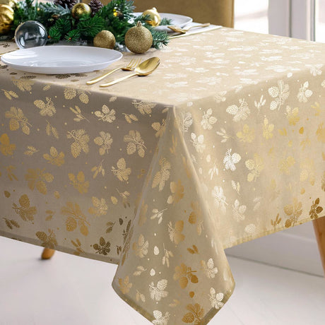 Pom de Pin Guld – Julduk med fläckavvisande behandling 150 x 240 cm, närbild