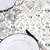 Bordet dukat med Silverflor Elegance - Vaxduk med präglade silverblommor, grå botten