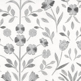 Närbild av Silverflor Elegance - Vaxduk med präglade silverblommor