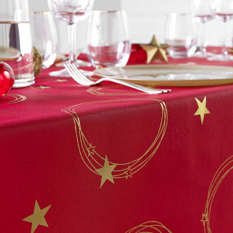 Star Metallic Print Red/Gold - Röd julduk med guldtryck, 150 x 240 cm