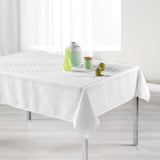 Tokio Jacquard Vit 140x250 cm – Damastduk med fläckskydd, miljöbild