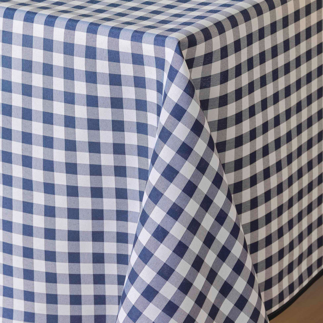 Vichy Blå 150 x 240 cm rektangulär duk med fläckskydd och rutor närbild